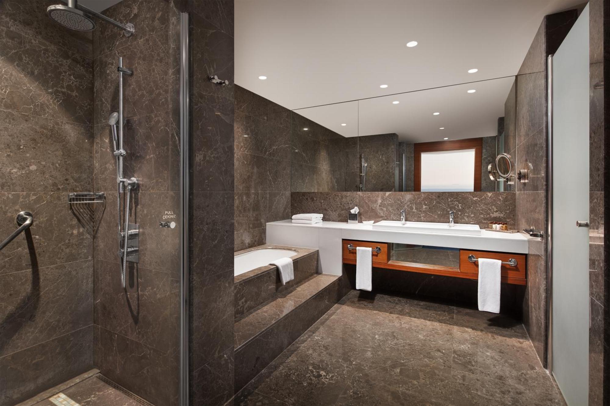 โรงแรมเชอราตัน อิสตันบูล อทาเคิฟ ภายนอก รูปภาพ Bathroom