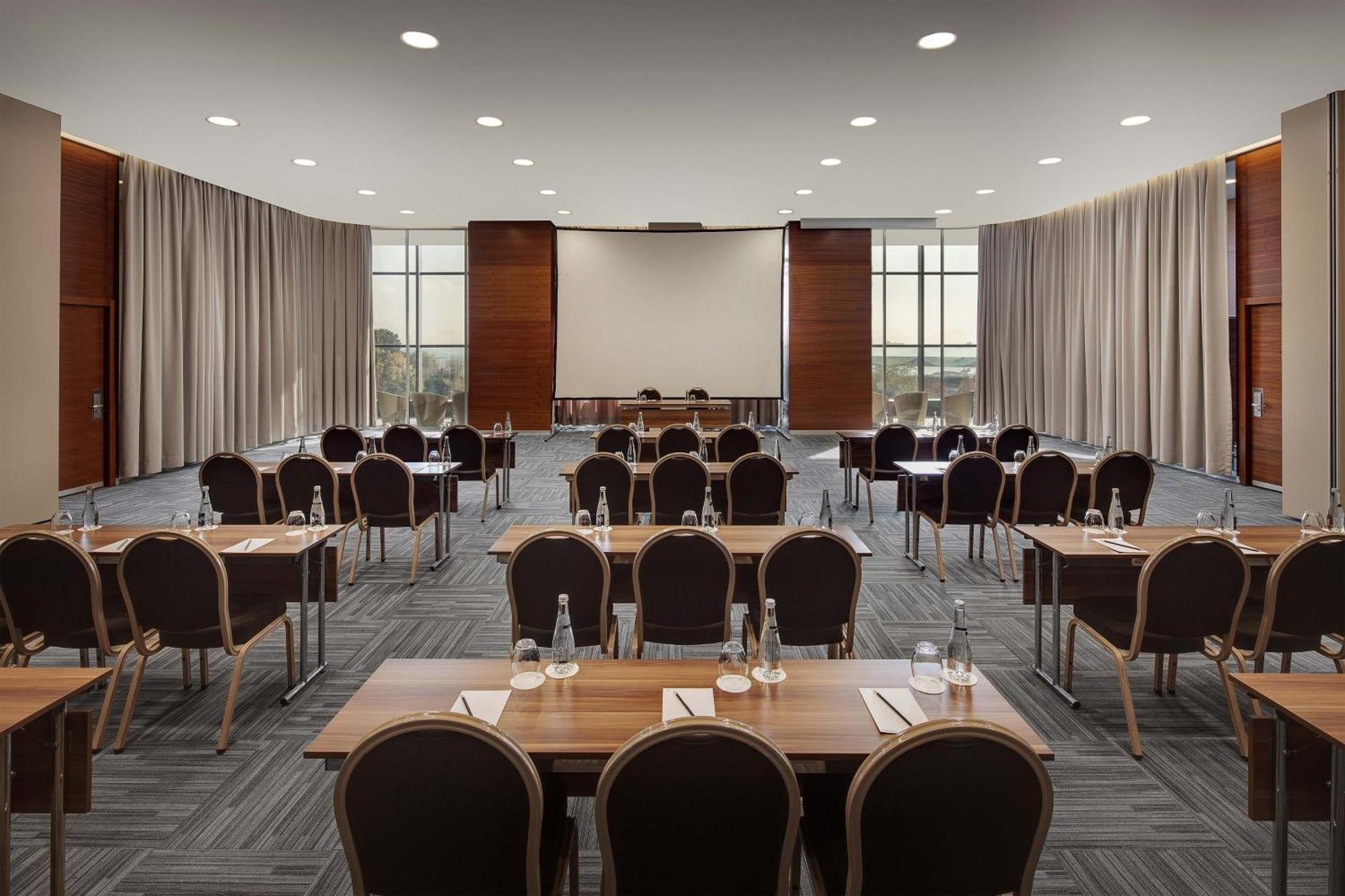 โรงแรมเชอราตัน อิสตันบูล อทาเคิฟ ภายนอก รูปภาพ Meeting room