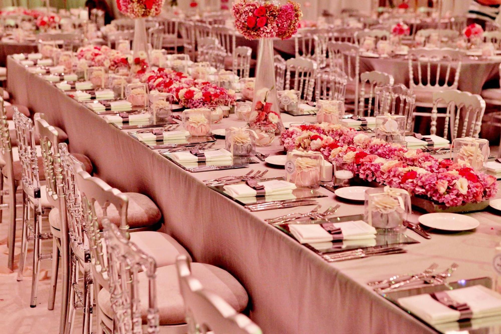 โรงแรมเชอราตัน อิสตันบูล อทาเคิฟ ภายนอก รูปภาพ A table set for a formal dinner