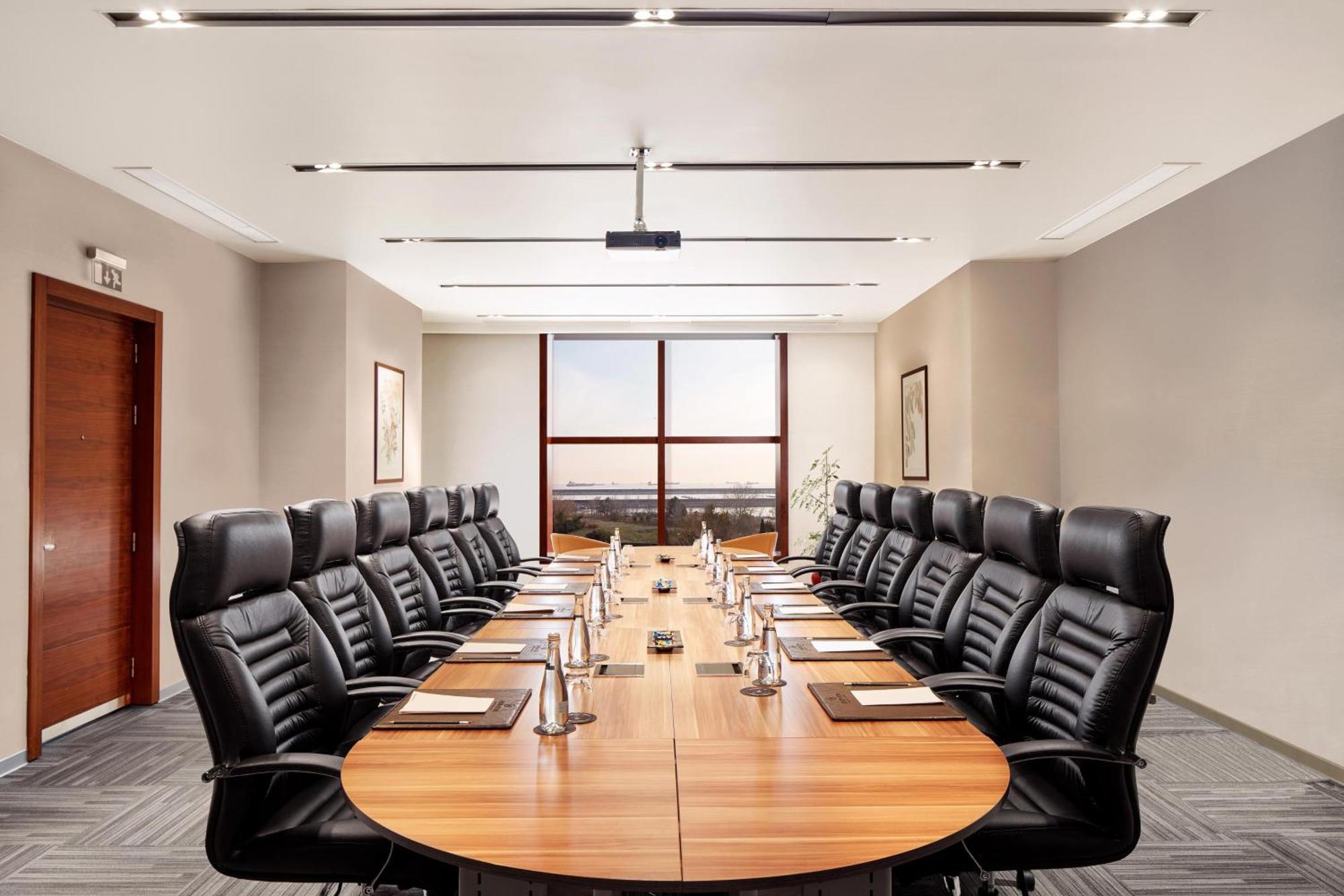 โรงแรมเชอราตัน อิสตันบูล อทาเคิฟ ภายนอก รูปภาพ Boardroom at the InterContinental Hotel, London, Park Lane