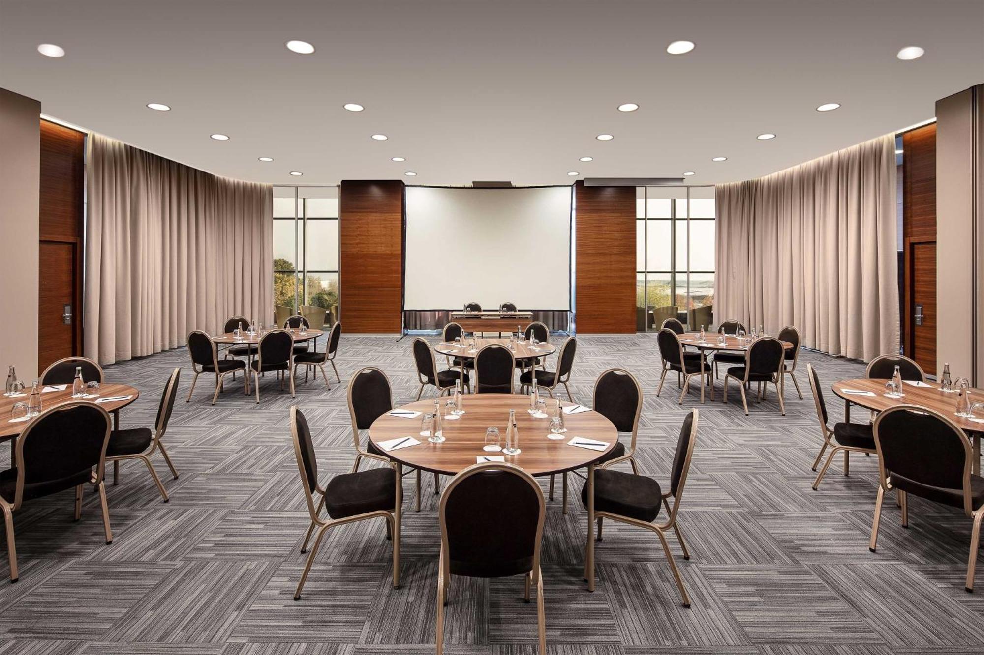 โรงแรมเชอราตัน อิสตันบูล อทาเคิฟ ภายนอก รูปภาพ Meeting room