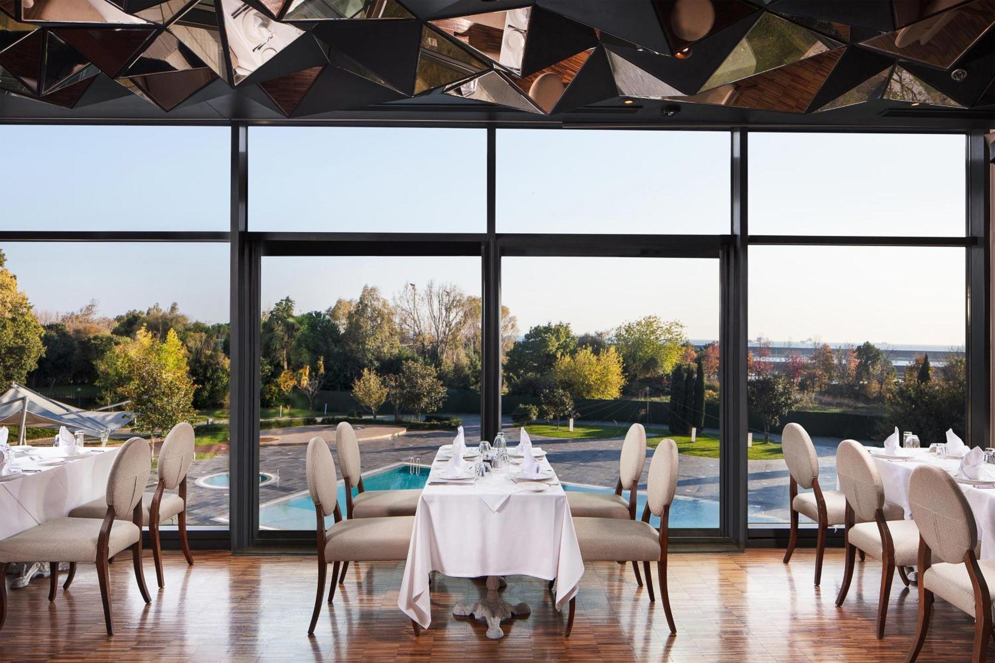 โรงแรมเชอราตัน อิสตันบูล อทาเคิฟ ภายนอก รูปภาพ Restaurant