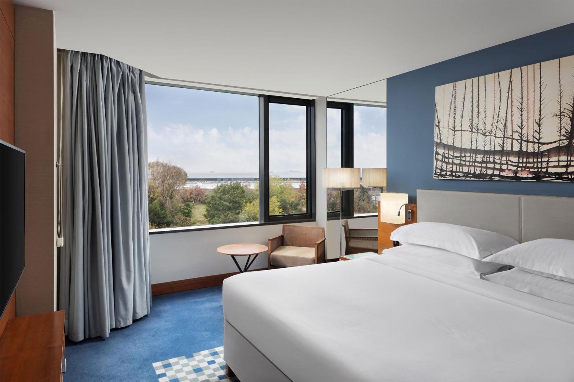 โรงแรมเชอราตัน อิสตันบูล อทาเคิฟ ภายนอก รูปภาพ A guest room at the Hilton San Francisco
