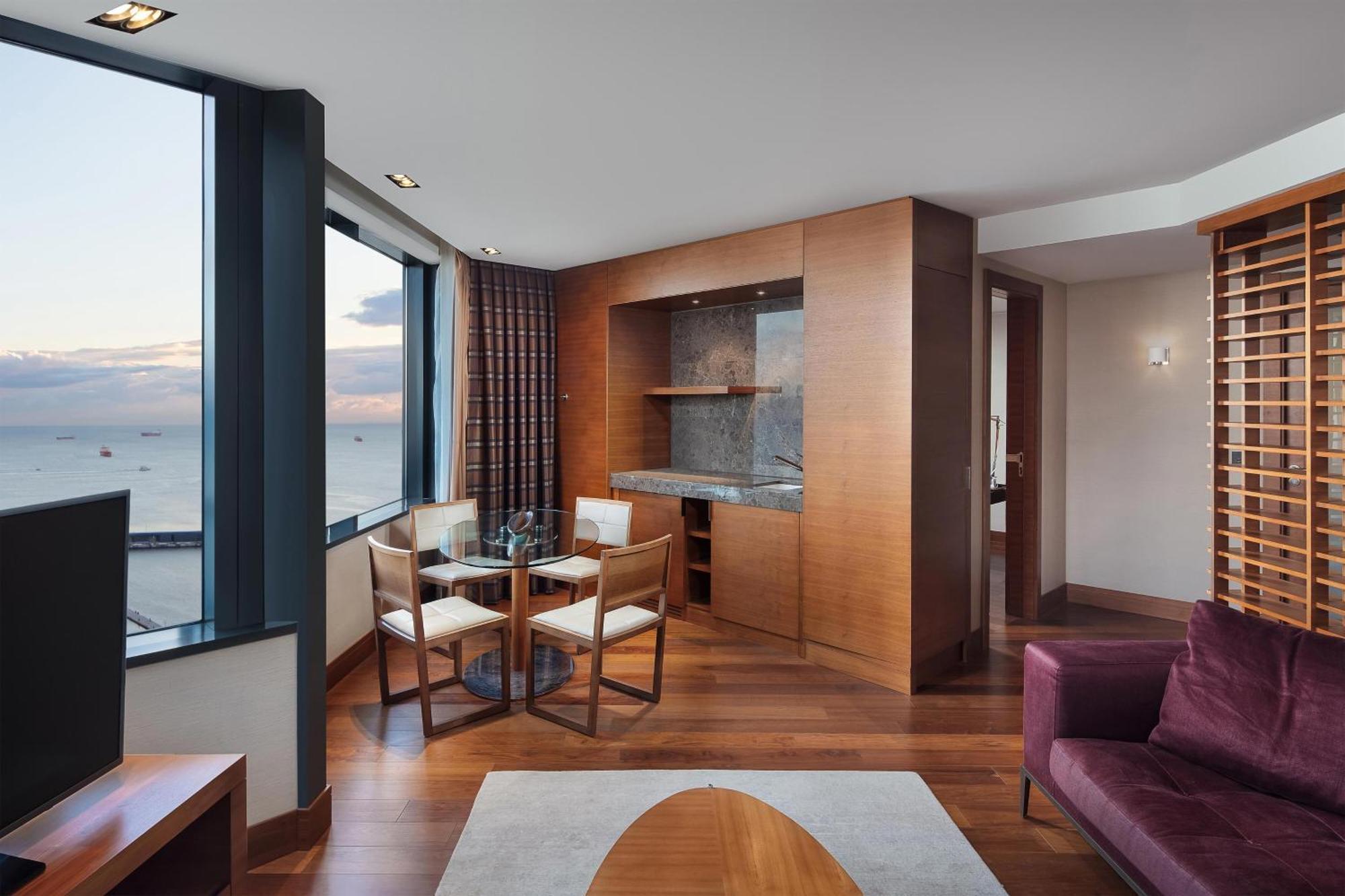 โรงแรมเชอราตัน อิสตันบูล อทาเคิฟ ภายนอก รูปภาพ A suite at the hotel