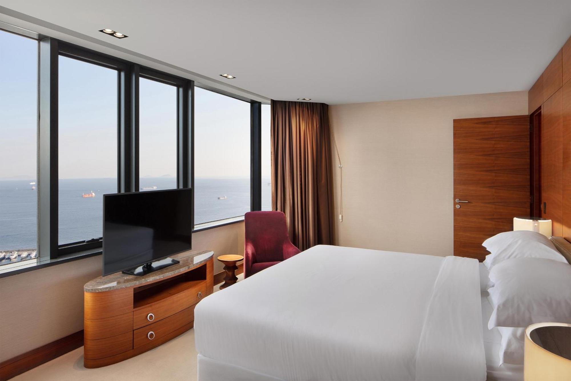 โรงแรมเชอราตัน อิสตันบูล อทาเคิฟ ภายนอก รูปภาพ A bedroom at the hotel