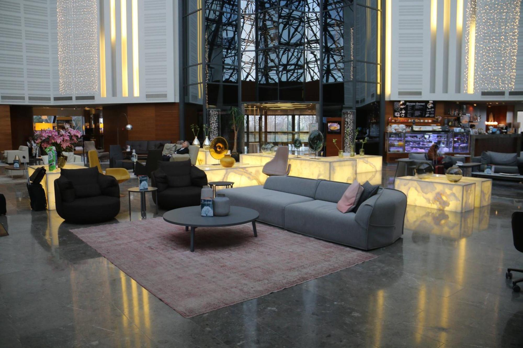 โรงแรมเชอราตัน อิสตันบูล อทาเคิฟ ภายนอก รูปภาพ The lobby of the hotel